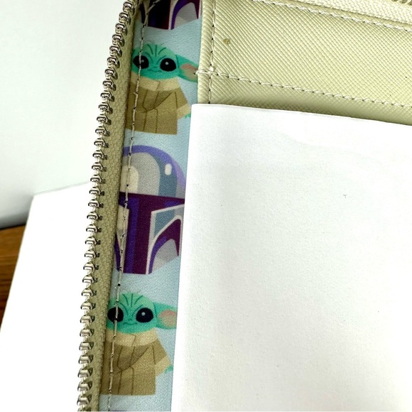 Loungefly Disney Star Wars Mandalorian Grogu on Seeing Stone Wallet - Picture 9 of 9